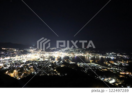 一月の長崎、晴天、サンセット、稲佐山からの夕日と夜景、世界新三大夜景、イルミネーション、きらきら 122497289