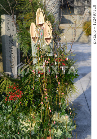 小豆島鹿島明神社参道の門松-2 122497319