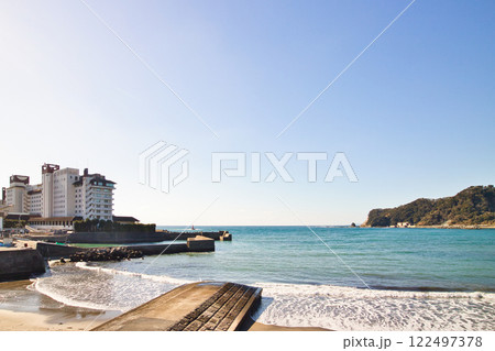 千葉県鴨川市内浦付近の海岸 122497378