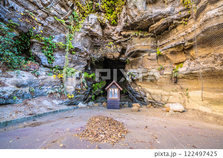 日本の横須賀都市景観　観音崎に立つ観音埼灯台までの道順-15C　観音像… 122497425