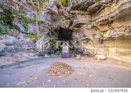 日本の横須賀都市景観　観音崎に立つ観音埼灯台までの道順-15D　観音像… 122497426