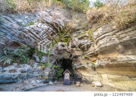 日本の横須賀都市景観　観音崎に立つ観音埼灯台までの道順-H　観音像… 122497489