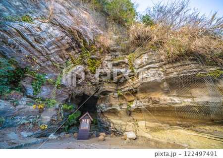 日本の横須賀都市景観　観音崎に立つ観音埼灯台までの道順-G　観音像… 122497491