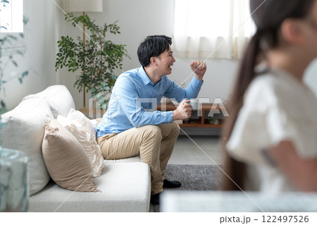 9歳の娘とパパ 122497526