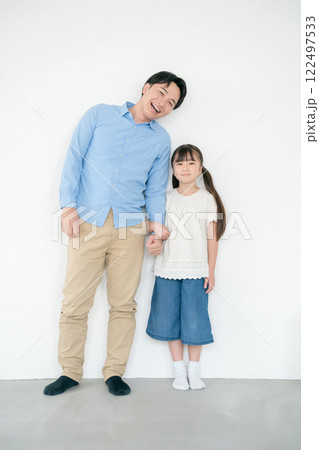 9歳の娘とパパ 122497533