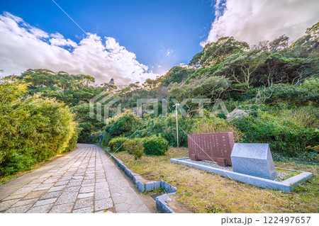 日本の横須賀都市景観　観音崎に立つ観音埼灯台までの道順-18B 122497657