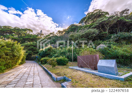 日本の横須賀都市景観　観音崎に立つ観音埼灯台までの道順-18A 122497658