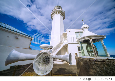 日本の横須賀都市景観 観音崎に立つ観音埼灯台などを望む 日本の横須賀都市景観 観音崎に立つ観音埼灯台などを望む 122497974
