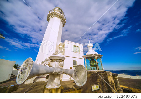 日本の横須賀都市景観　観音崎に立つ観音埼灯台などを望む 122497975