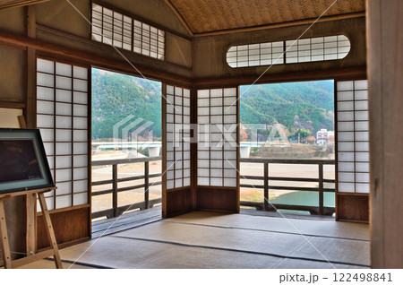 臥龍山荘の不老庵から眺める景色 臥龍山荘の不老庵から眺める景色 122498841