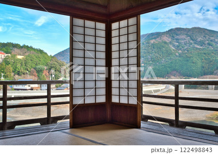 臥龍山荘の不老庵から眺める景色 臥龍山荘の不老庵から眺める景色 122498843