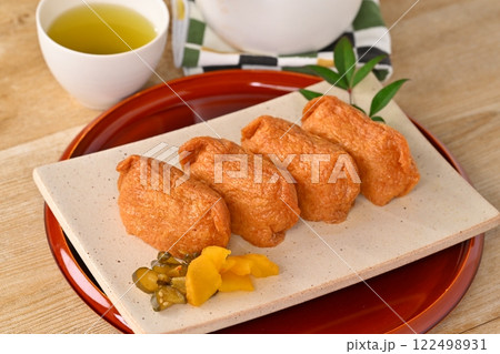 昔ながらの和風な軽食、いなり寿司、いなりずし、稲荷寿司、稲荷ずし 昔ながらの和風な軽食、いなり寿司、いなりずし、稲荷寿司、稲荷ずし 122498931