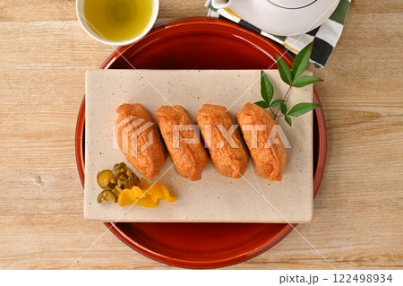 昔ながらの和風な軽食、いなり寿司、いなりずし、稲荷寿司、稲荷ずし 昔ながらの和風な軽食、いなり寿司、いなりずし、稲荷寿司、稲荷ずし 122498934