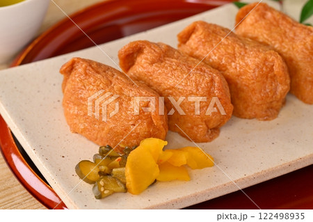 昔ながらの和風な軽食、いなり寿司、いなりずし、稲荷寿司、稲荷ずし 122498935