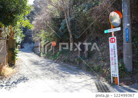 釈迦堂口切通しは現在通行止め 122499367