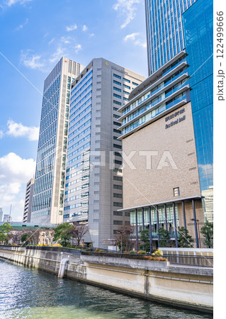 大阪三井物産ビルと中之島セントラルタワー(住友生命中之島ビル)渡辺橋からの景色 大阪市北区中之島 大阪三井物産ビルと中之島セントラルタワー(住友生命中之島ビル)渡辺橋からの景色 大阪市北区中之島 122499666