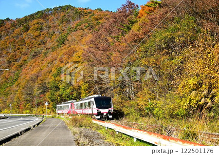 秋の釜石線(銀河ドリームライン釜石線)観光列車ひなび 秋の釜石線(銀河ドリームライン釜石線)観光列車ひなび 122501176