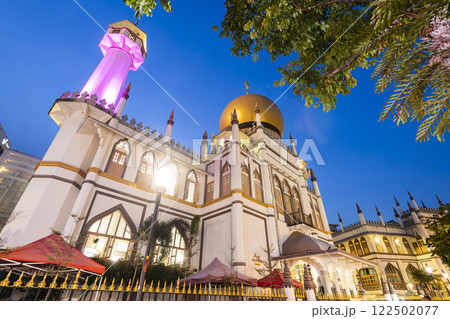 Building view of the Sultan Mosque within the Kampong Glam precinct of the Rochor district in Singapore. Built in 1824 by Sultan Hussein Shah, the first Sultan of Singapore. Building view of the Sultan Mosque within the Kampong Glam precinct of the Rochor district in Singapore. Built in 1824 by Sultan Hussein Shah, the first Sultan of Singapore. 122502077