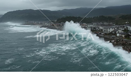 沿岸部を襲う巨大津波 122503047