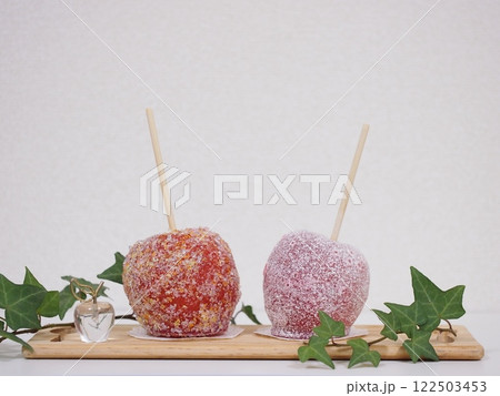 見た目がかわいいりんご飴 122503453