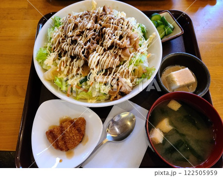 たっぷりマヨネーズのスタミナ焼肉丼 122505959