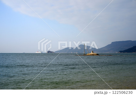 小豆島戸形崎の鯉幟掲揚柱岩礁-1 122506230