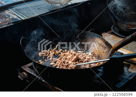 Rice topped with stir-fried pork or beef and basil Rice topped with stir-fried pork or beef and basil 122508594