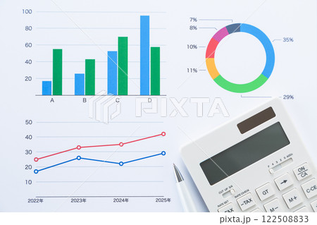 ビジネスグラフと電卓 122508833