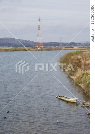 霞橋と高梁川の風景 122509306