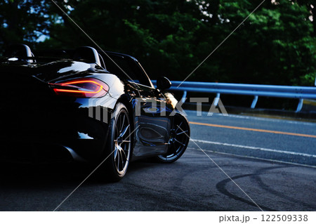ツヤツヤの黒いオープンカー ツヤツヤの黒いオープンカー 122509338