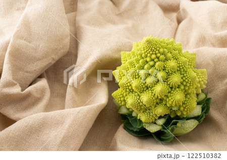 美しい形のロマネスコ 122510382