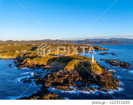 爪木埼灯台の夜明け(静岡県下田市) 爪木埼灯台の夜明け(静岡県下田市) 122511020