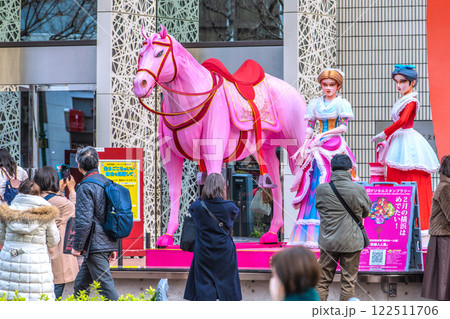日本の横浜都市景観2月春節祭。馬車道の関内ホール前などを望む＝令和7年2月1日 122511706