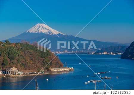【静岡県】伊豆内浦湾越しに眺める富士山 【静岡県】伊豆内浦湾越しに眺める富士山 122512559