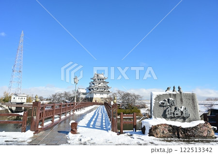 墨俣一夜城と太閤出世橋（岐阜県大垣市）晴天の雪景色 122513342