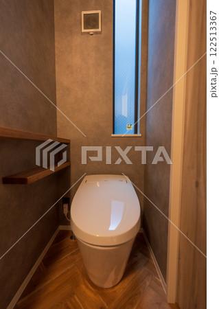 オシャレな新居のトイレ 122513367