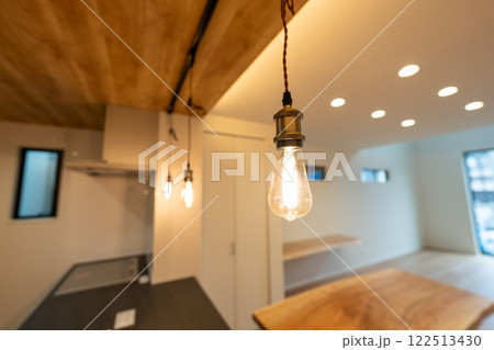 室内にある照明器具 122513430