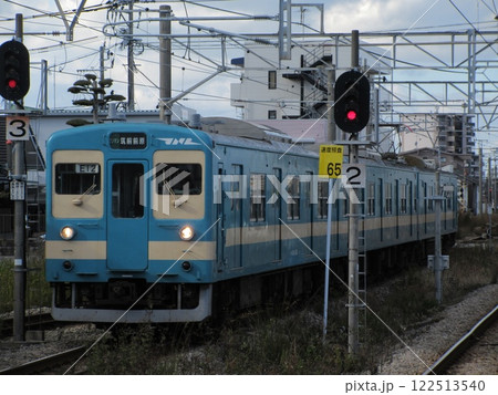 筑前前原駅に到着する筑肥線の103系 筑前前原駅に到着する筑肥線の103系 122513540