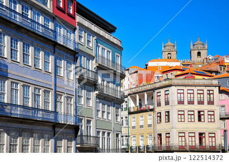 ポルトガル第二の都市ポルトのとても美しい歴史地区の風景 ポルトガル第二の都市ポルトのとても美しい歴史地区の風景 122514372