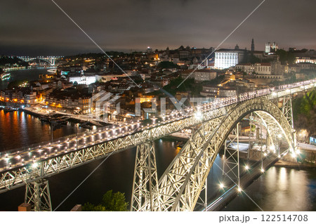 ポルトガル第二の都市ポルトのとても美しい夜景 ポルトガル第二の都市ポルトのとても美しい夜景 122514708