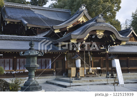 今宮神社　朝日に照らされ荘厳な雰囲気の本社7 122515939