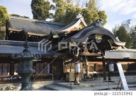 今宮神社　朝日に照らされ荘厳な雰囲気の本社6 122515942