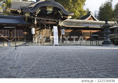 今宮神社 朝日に照らされ荘厳な雰囲気の本社15 今宮神社 朝日に照らされ荘厳な雰囲気の本社15 122516036