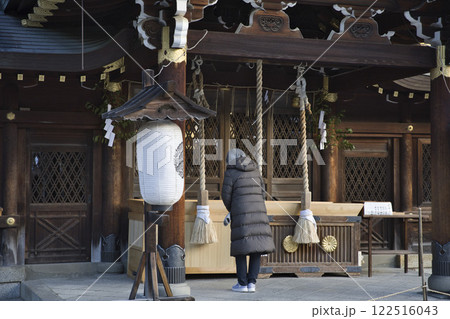 今宮神社　静かさのなか参拝する人達5 122516043