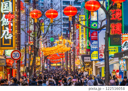 日本の横浜都市景観2月…2025春節燈花。中華街大通りや龍のランタンなどを望む…新時代へ=2月1日 日本の横浜都市景観2月…2025春節燈花。中華街大通りや龍のランタンなどを望む…新時代へ=2月1日 122516058