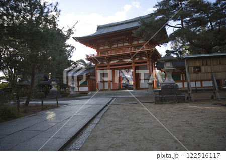 今宮神社　参道から見る楼門1 122516117