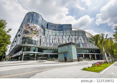 Building view of the Taipei Dome shopping mall in Taiwan, also known as the Farglory Dome, is a multi-purpose domed stadium. 122516652