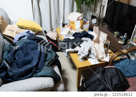 散らかった部屋 散らかった部屋 122518612