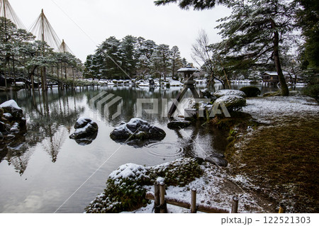 冬の兼六園~霞ヶ池~(金沢市-石川県) 冬の兼六園~霞ヶ池~(金沢市-石川県) 122521303