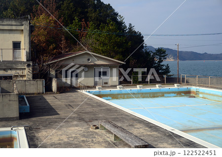 小豆島旧戸形小学校跡地のプール-1 122522451
